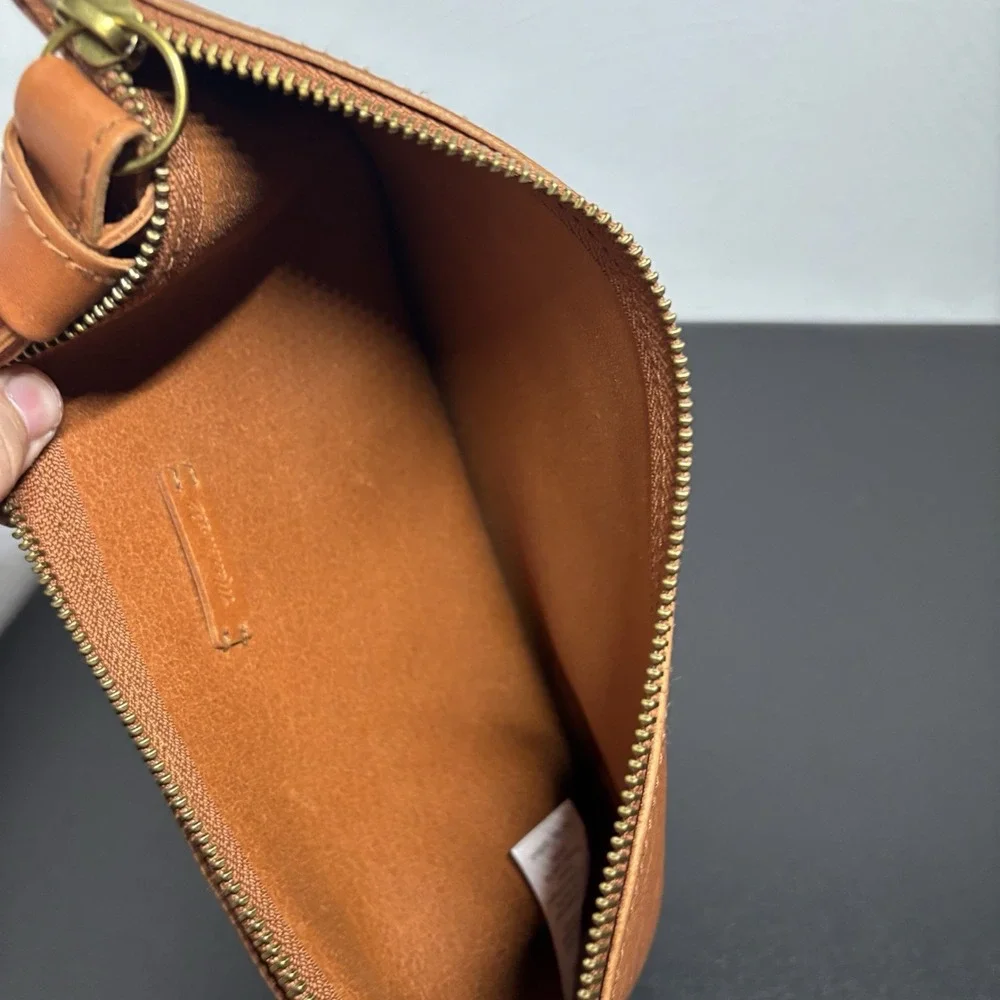 Madewell Women's The Sydney Clutch Bag in Brushed Carmel Cow Leather Zip Casual